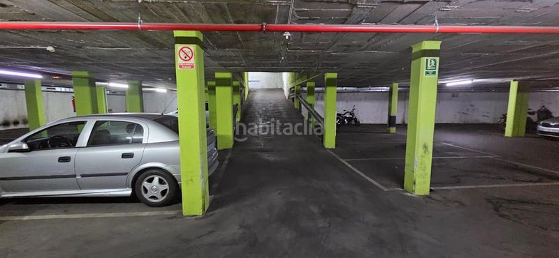 Foto c9d8050c-f863-4955-854c-b6f757b47370. Aparcament cotxe a Raval Barcelona