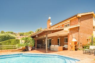 Maison jumelée  Carrer de tarragona 28. Chalet pareado en venta en tarragona