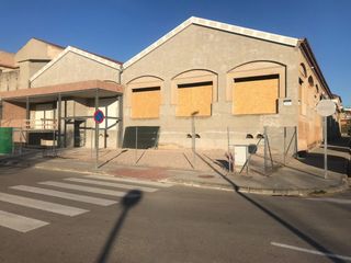 Fabrikhalle in Franqueses del Vallès (Les). Nave industrial esquinera con patio privado. ideal para hosteler