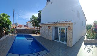 Chalet in Carrió - La Merced - Los Pinos. Elegante villa con piscina cerca de la playa de calpe