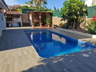 Chalet in Carrió - La Merced - Los Pinos. Elegante villa con piscina cerca de la playa de calpe