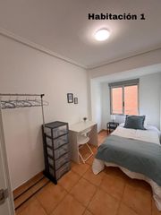 Flat  Calle fernando el catolico. Piso reformado  4 hab.  2 baños  1.610 mes  11,43 rentabilidad