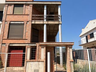 Casa aparellada  Calle 9 d'octubre. Gran oportunidad! chalet pareado en venta en calle corts valenci