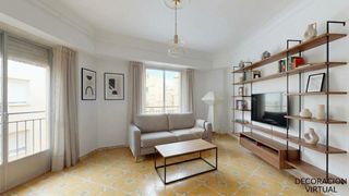 Flat  Calle calle trencat. Luz, gran balcón y un potencial increíble! descubre este piso es