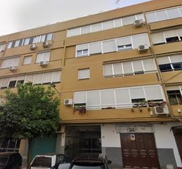 Pis a Jose maria peman 10. En venta, piso alquilado en alcalá de guadaíra