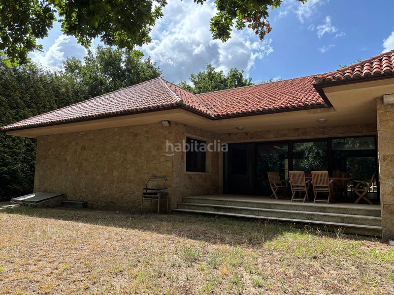 Foto 623f106a-95a4-4677-8299-02d830239489. Xalet amb xemeneia aparcament piscina a O Milladoiro Ames