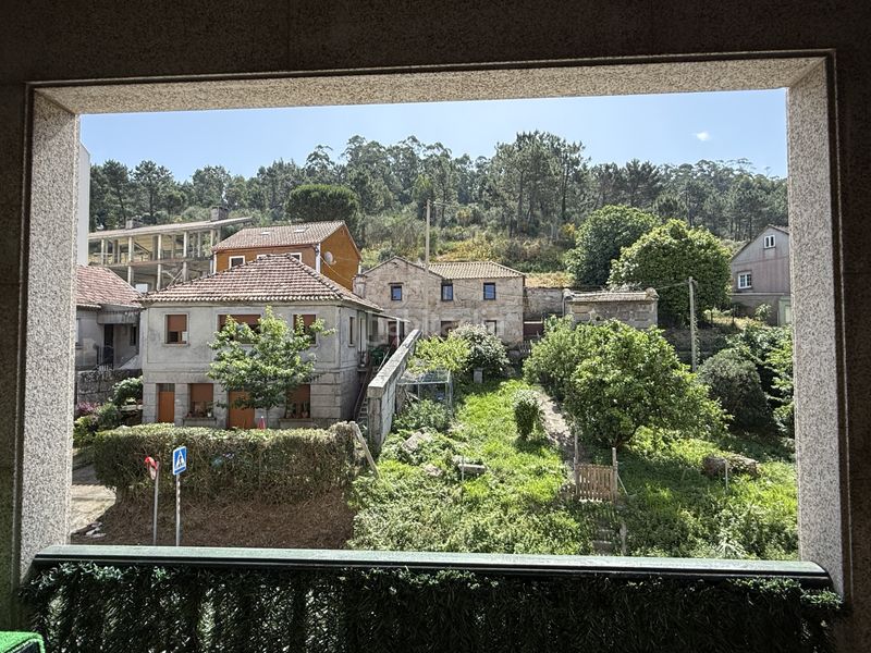 Foto be54fa1d-a9d1-4321-a834-9fdf2e969c2e. Pis a rúa estrada de bueu 61 a O Hío Cangas