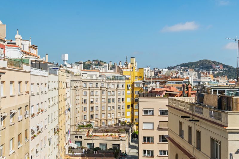 Foto 0268d245-d0df-414c-aea9-590f31c0cef0. Àtic amb xemeneia calefacció aparcament a Sant Gervasi - Bonanova Barcelona