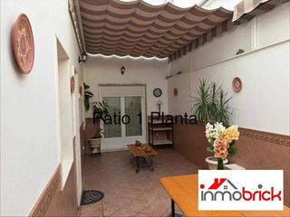 Casa a Cabra. Casa en venta en cabra