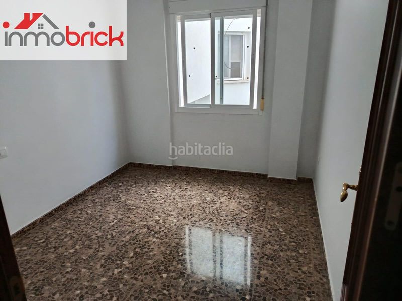 Foto f54acc2e-7846-4c6b-964f-b7af64b7d8d6. Pis amb aparcament a Poleares Lucena