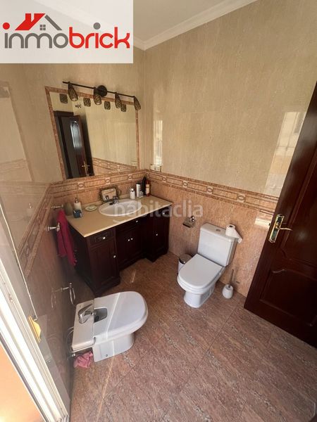 Foto b42dd6e5-5ee0-4c9a-920c-2572fde6a41c. Casa amb calefacció aparcament piscina a El Valle Lucena