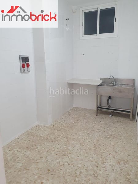 Foto bf9f8a5c-0204-4e42-a5a9-9feb593bbf6d. Local comercial a Centro Lucena