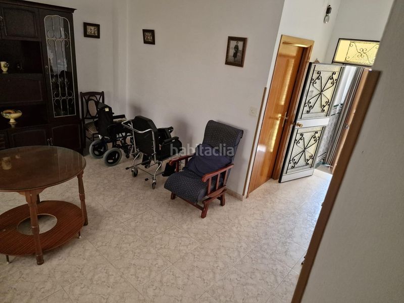 Foto abfe7f02-cc99-4625-be50-d572ef8a3e75. Casa adossada a Baena