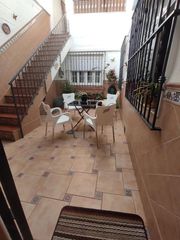 Casa a Puente Genil. Casa en venta en la zona del romeral, puente genil
