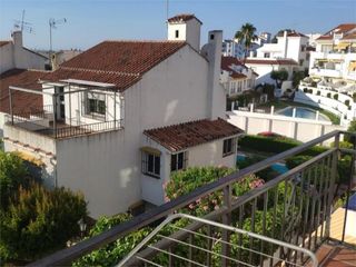 Semi detached house in Montemar. Exclusivo adosado en venta en torremolinos