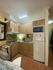 Studio  Avenida gamonal 8. Estudio en planta baja - arroyo de la miel