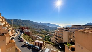 Piccolo appartamento in Calle las encinas 48. Se vende apartamenteo con terraza y vistas al mar