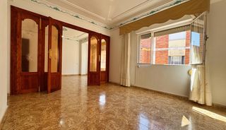 Apartament a Pego. Amplio piso de 102 m2 cerca del paseo verdales en pego
