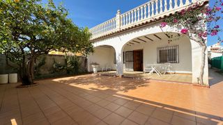 Haus in Oliva Nova. Oportunidad única a solo 100 metros de la playa molinell de oliv