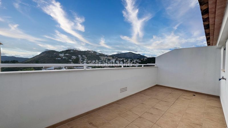 Foto fe2875da-00b9-4b57-a407-4c12dc1c8da4. Àtic amb aparcament piscina a Pego