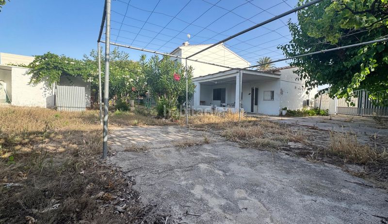 Foto 7b036b12-3900-4c30-9a60-b655da3d4de0. Casa aparellada amb aparcament a Oliva nova Oliva