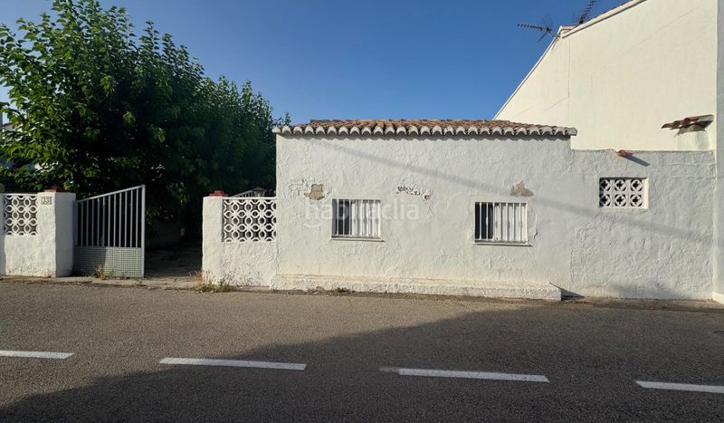 Foto bf7fab1a-1431-4008-a74e-63edd1bf0089. Casa aparellada amb aparcament a Oliva nova Oliva