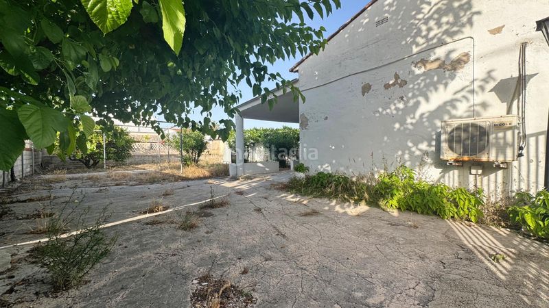 Foto ca30d442-6354-455a-ad8f-f090e1ee0c28. Casa aparellada amb aparcament a Oliva nova Oliva