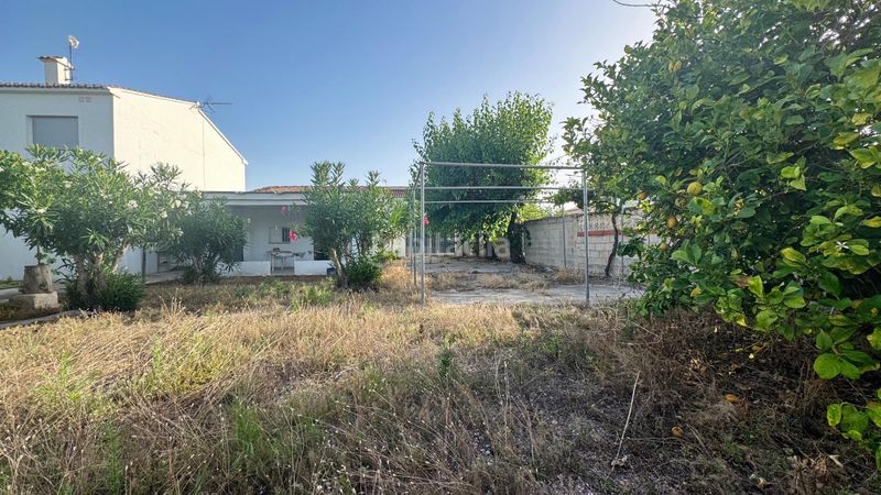 Foto d8d8f1be-4d14-45fc-8617-3a1bf3e4ed3d. Casa aparellada amb aparcament a Oliva nova Oliva