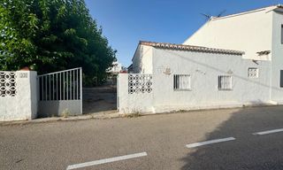 Doppelhaus in Oliva Nova. Casa adosada con jardín privado a solo 50 metros de la playa en