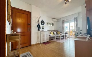 Apartament a Playa de Gandía. Piso reformado a solo 400 metros de la playa de gandía  2 dormit
