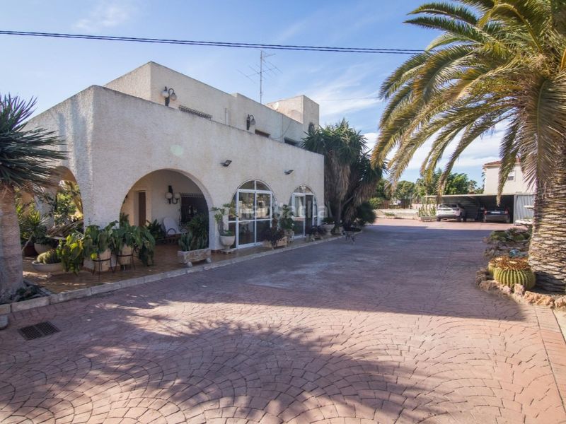 Foto 6c5a8d47-928f-4df6-b45e-13af27140211. Casa amb aparcament a Peña de las Águilas Elche / Elx