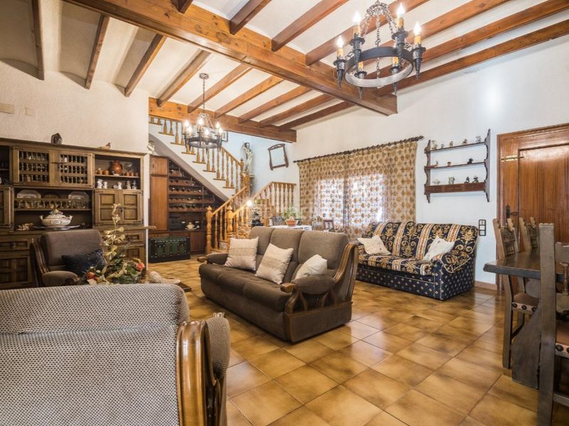 Foto a63ca68a-3dac-4282-89aa-983f06bd4e33. Casa amb aparcament a Peña de las Águilas Elche / Elx