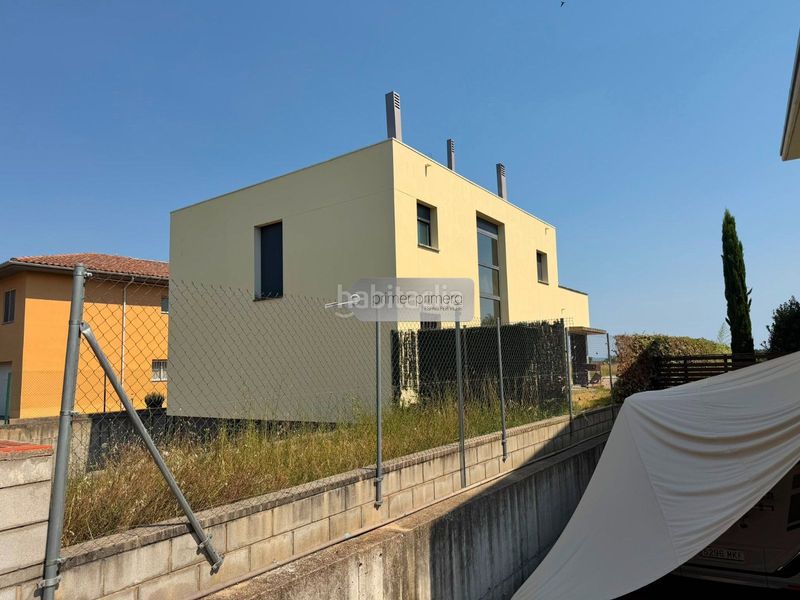 Foto f564a84c-40fa-45f9-bacd-5b99e17a9e7d. Xalet amb calefacció aparcament piscina a Vilobí d´Onyar