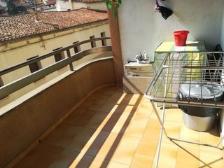 Flat  Rector tomas vila. Piso muy cntrico delante supermercado, al lado colegio, cerca d