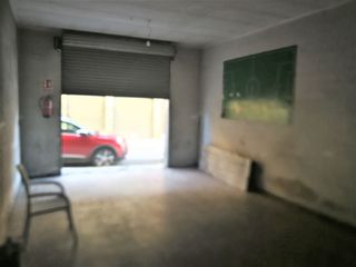 Business premise in Centre. Local amplio y bien distribuido.