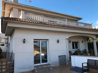 Chalet en Palau-solità i Plegamans. Gran chalet con piscina y porche