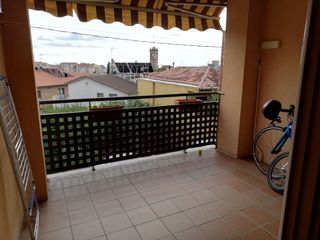 Flat in Sant Feliu de Codines. Piso con 2 habitaciones con calefacción