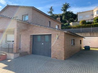 Xalet a Bigues i Riells. Precioso chalet 4 habitaciones, almacén, garaje, porche, barbaco