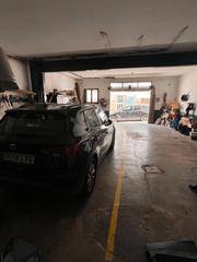 Casa adossada  Carrer ildefons cerdà. Casa de 3 alturas con garaje para 4 coches