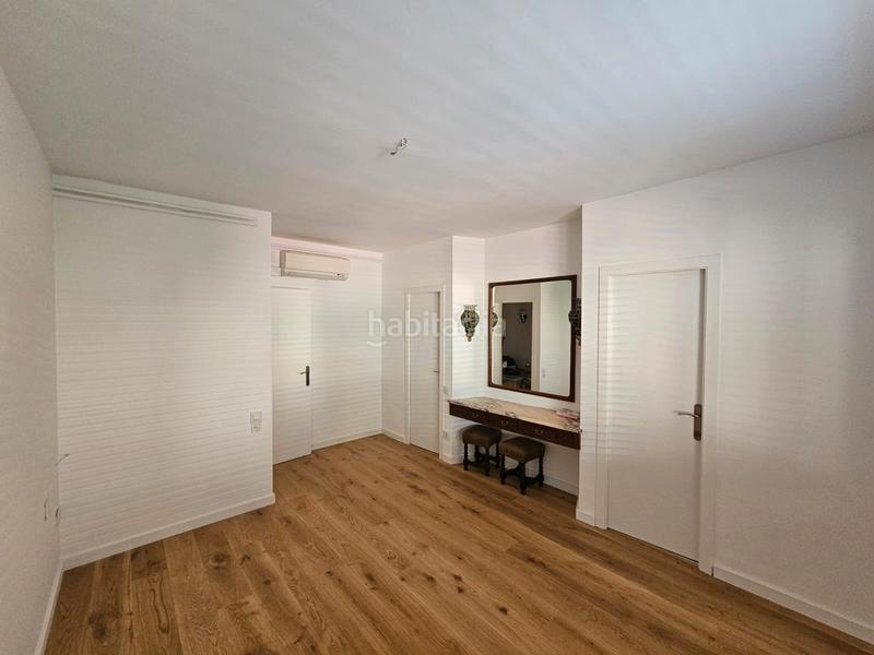 Foto ecb66ff2-9d9c-4909-aa8b-47189f7b9d17. Location appartement avec cheminée chauffage parking dans Barcelona