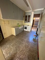 Pis  Carrer hospital. Piso bajos cerca del centro