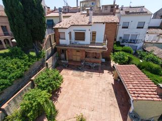Casa aparellada a Sant Feliu de Codines. Oportunidad en el centro de sant feliu edificio 2 pisos y posibi
