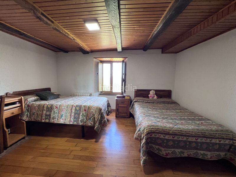 Foto 5ade4375-6236-4844-9d26-1ea2b60c4748. Masia amb xemeneia calefacció aparcament a Ibias