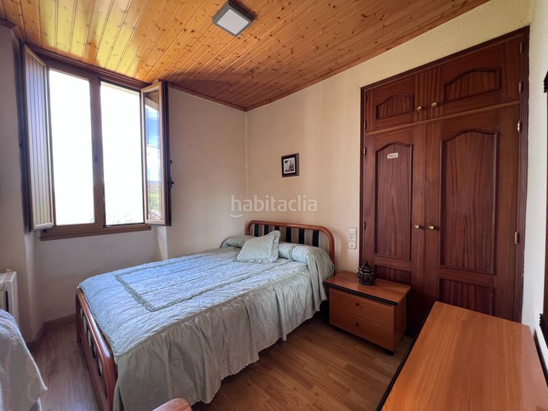 Foto e8cd6e66-a699-4ac5-b66b-d159ac8c07c7. Masia amb xemeneia calefacció aparcament a Ibias