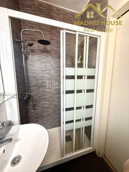 Foto f55c9b22-aa00-49b2-8728-805c973292f0. Piso en Numancia Madrid