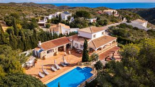 Xalet a Cumbre del Sol. Spectacular rustic-style villa for sale in cumbre del sol, benit