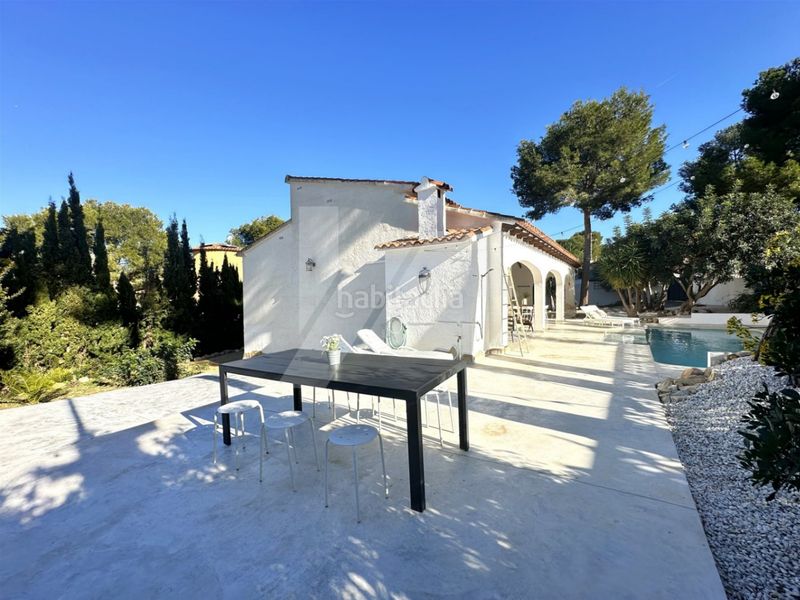 Foto 0db9784e-c889-432d-8055-dc56a674396c. Xalet amb xemeneia calefacció aparcament piscina a Moraira