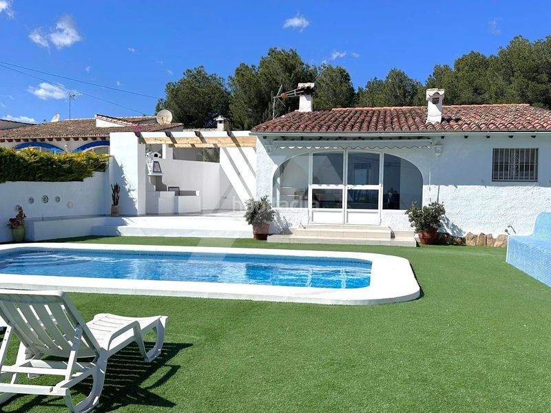 Foto f9039dfe-447a-47fe-b6d4-bf76f9d60e84. Xalet amb xemeneia calefacció aparcament piscina a Moraira