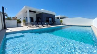 Chalet à Rojales. Precioso chalet de obra nueva con piscina a la venta en ciudad q