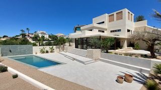 Chalet à Calle coliseo de roma 267. Precioso chalet llave en mano, a la venta en urbanización la mar